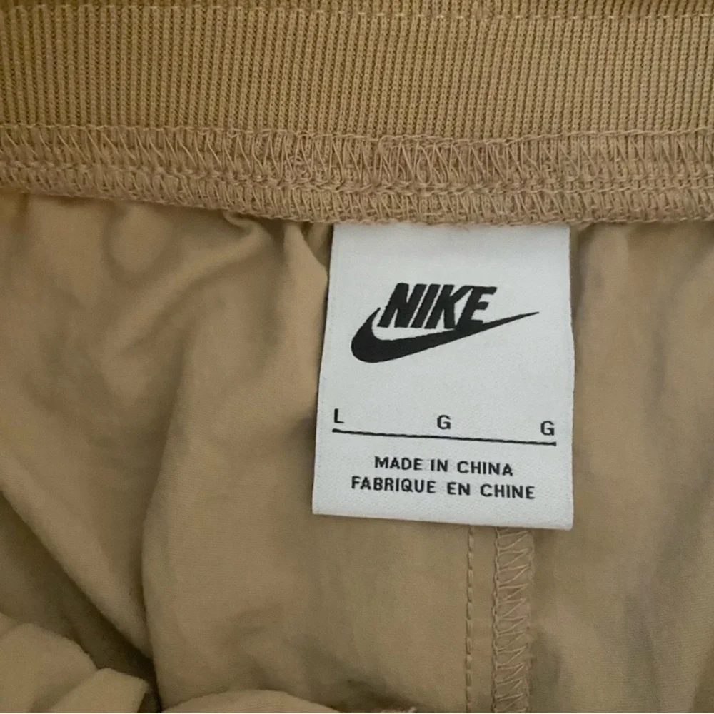 Nike Women's Sportswear Essential Woven High-waisted Winter Pants Size Large